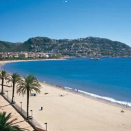 Bel Appartement Roses Plage 外观 照片